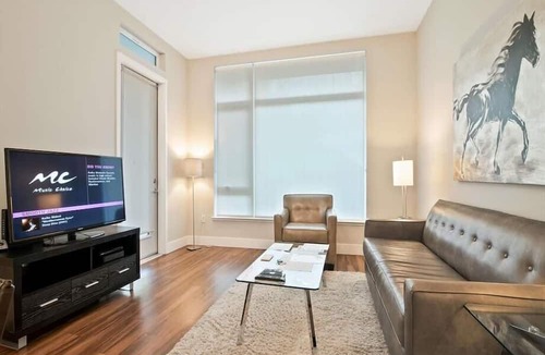 Shoreline West Apartment | Spacious 2BR | Full Kitchen & Laundry | Gym | Mountain View