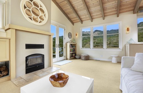 Stinson Beach House | Immaculate Beach House with Great Views Of Mt Tam