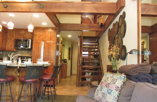 Truckee Condo | LOCATION! LOCATION! Ski In-Out, Ski Trails Condo Very Near N'star Vill, Wi-Fi
