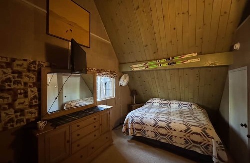 South Lake Tahoe Cabin | Multi-level A-Frame Cabin w/PRIVATE HOT TUB, SAUNA -Sleeps 8, 2 cars only