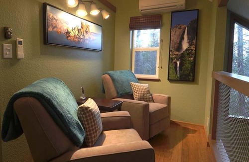 Yosemite West Ski Chalet | Inside Yosemite Nat Park! Newly remodeled private 2bd 2ba home with central A/C