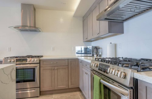 Sharp Park Apartment | Beach Front 5b/3b 2800SQ Luxury 7 Miles to San Francisco