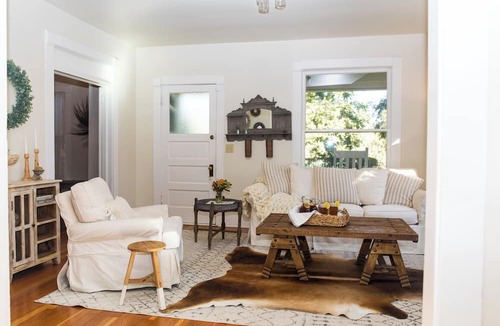 Chico House | Beautiful Chico Farmhouse With Room for All…10 beds!