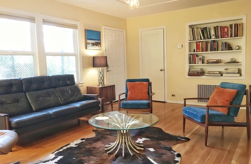 Murphys House | Vintage Comfort in Downtown Murphys with Hot Tub! Easy Walk to Main Street