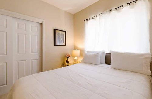 Union City House | Grand Executive Luxury Home