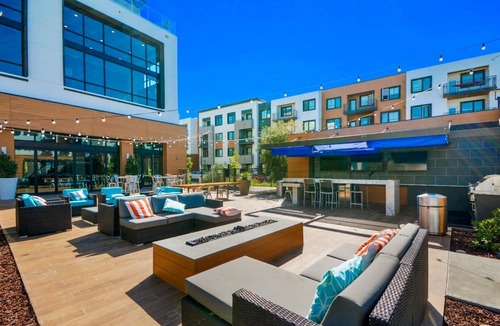Menlo Park Apartment | Bluebird Suites near Facebook HQ