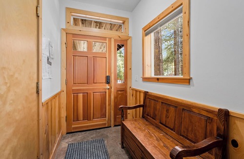 Truckee House | Pet-Friendly Retreat | A/C, King Suite | Walk to Clubhouse & Dining | Near Trail
