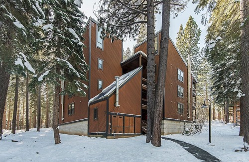 Truckee Apartment | Cozy Condo in a Peaceful Forest Setting, Quick Walk to Village, Pet-Friendly