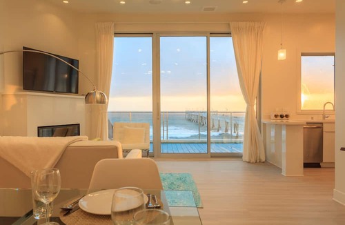 Sharp Park Condo | Luxury Beachfront Penthouse near SF (3)