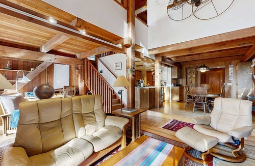 Sea Ranch House | Sea Ranch 2BR Binker Barn with hot tub, yard & fire pit — dogs welcome