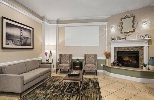 Lower Nob Hill Resort | San Francisco | Couples City Escape | Wi-Fi + Gym