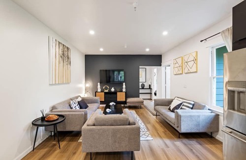 Mill Valley Apartment | Modern Retreat in the Heart of Downtown Mill Valley