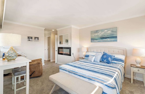 Downtown Monterey Condo | Beachfront Monterey Home Ocean Views Sleeps 4