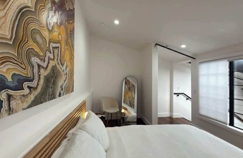 Petaluma Apartment | Lavender Suite @ Petaluma Warehouse Lofts