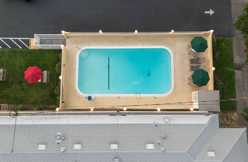 Ukiah Hotel | Close to Lake Mendocino + Free Breakfast. Pool.