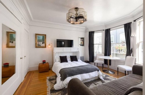 Lower Nob Hill Apartment | Modern Nob Hill studio in charming bldg w/elevator