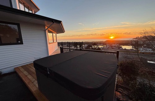 Harbor House | The White Haus: Harbor Views, Private Hot Tub, Game Room - Walk to Beach & Food