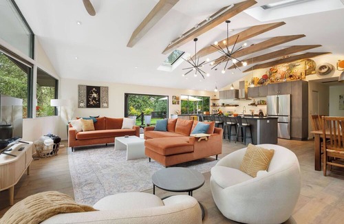 Freestone House | *NEW*Grand View Retreat *30+ Day Rental*