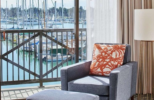 Berkeley Hotel | Berkeley Marina Views + On-site Dining. Pool. Gym.