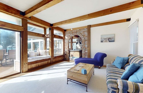 Elk House | Large Oceanfront Bluff Home - Hot Tub, Kids Room