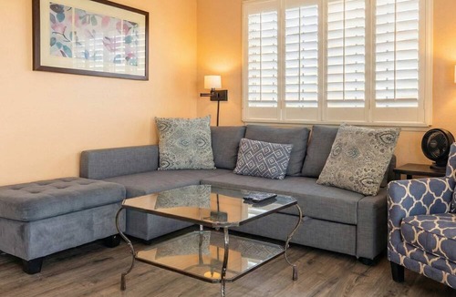 Beach Hill - Beach Flats Condo | Santa Cruz Retreat Near Beach with Free Parking