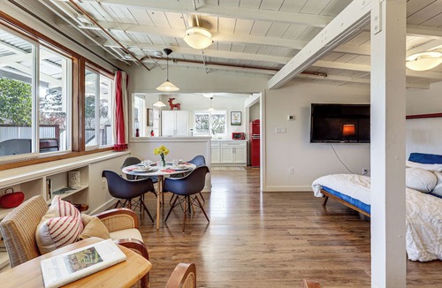 Sebastopol Apartment | 'Red Barn Guest Cottage' Wine Country Escape