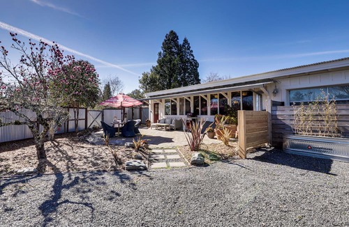 Sebastopol Apartment | 'Red Barn Guest Cottage' Wine Country Escape