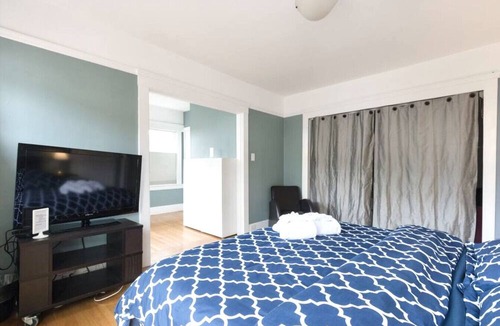 Westwood Park Apartment | Large SF Craftsman Walkable Great for Work/Leisure