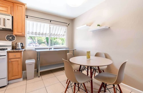 Poets Corner Apartment | New Modern 2BR Home | Near UC & Parks + Parking