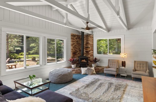 Freestone House | Shangri-La Sonoma - 5BR 4BA Redwood Retreat w/Heated Pool