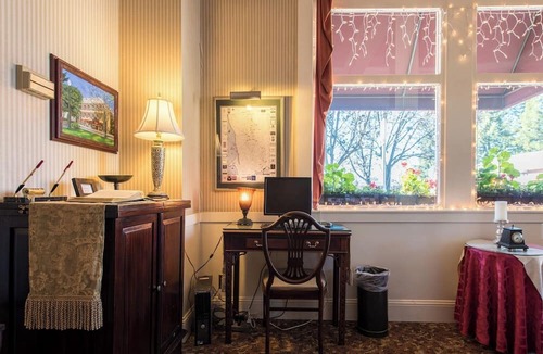 Santa Rosa Hotel | Elegant Suite Near Charles M. Schulz Museum – Perfect for Couples + Wine Lovers