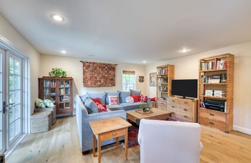 Glen Ellen House | Glen Ellen Escape | 5BR Retreat w/Pool, Hot Tub, Hammocks & Vineyard Views