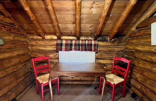 South Lake Tahoe Cabin | Quaint and authentic Log Cabin near the Lake!