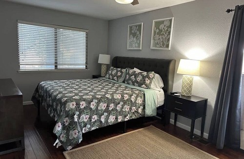 Modesto Condo | Comfy Townhome Retreat