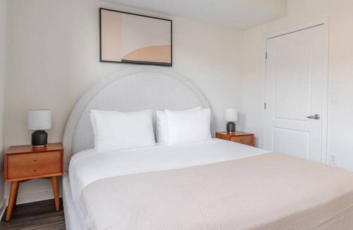 Union City Apartment | Blueground | Union City, pool, nr Don Castro Park
