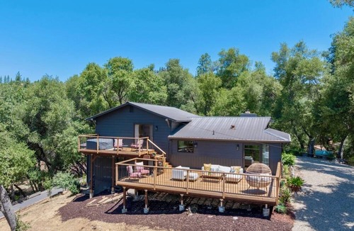 Murphys House | Luxury Meets Tranquility — Stylish Hilltop Home Minutes from Downtown Murphys