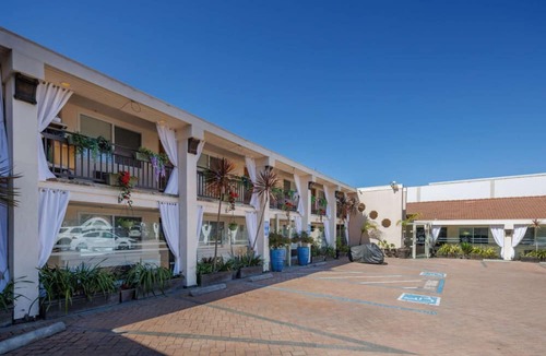 Millbrae Hotel | Deluxe King Free Breakfast + Free Parking in Bay Area