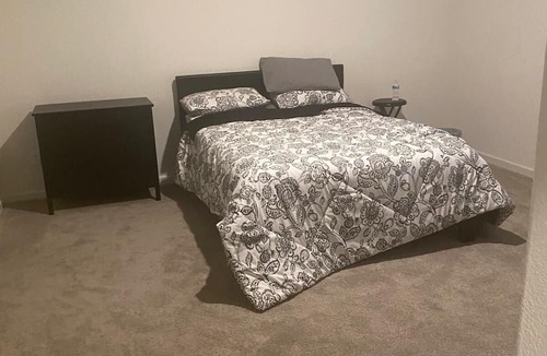 Stanislaus County House | Serene 4-bedroom building with AC in charming Patterson