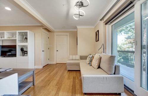 Thousand Oaks Apartment | Sparkling 3 room apt, S.F. Bay Views on most exclusive str. N. Berkeley Hills