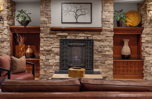Pleasanton Hotel | Relaxing Room in Bay Area | Hotel with Outdoor Patio & Free Parking