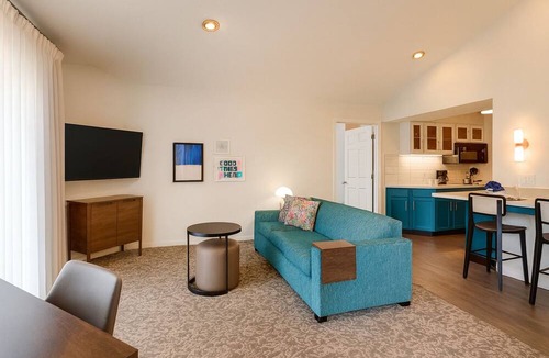 Sunnyvale Hotel | Great Games at Twin Creeks Sports Complex! Pets Allowed, Swimming Pool!