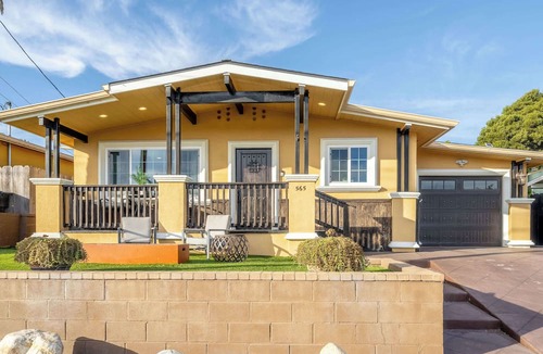 Seaside House | Seaside 3BR for 8 with Putting Green by Del Monte