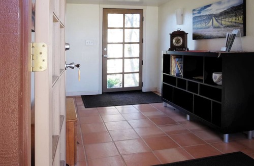 North Lakeport Apartment | Private 2nd Floor apartment on 4 acres across the street from Clear Lake.