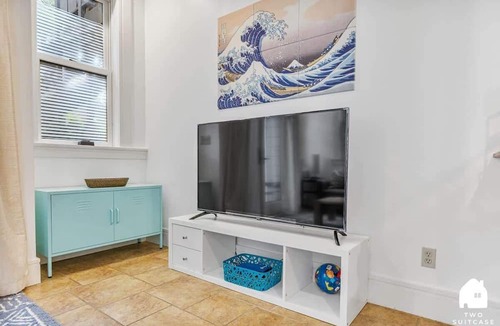 Downtown Berkeley Apartment | Downtown Berkeley 3BR | Near UC & BART + Parking