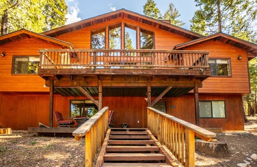 Dorrington Cabin | Millville Chalet ~ Pool Access!