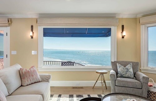 Capitola Apartment | Pink Venetian (Upper Unit)