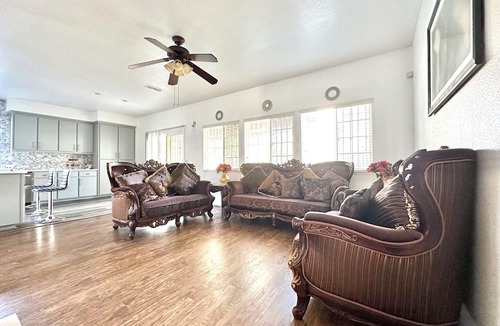 Valley Oak House | Family Friendly 4-bedroom house with WiFi, and pool room