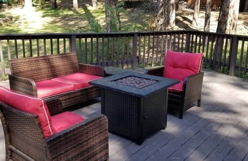 Glencoe House | Mountain Life On Deck: Old School & Dog Friendly