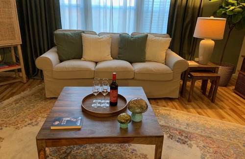 Midtown Sacramento Apartment | Full furnished 2 bedrooms townhouse apartment at midtown Sacramento, California.