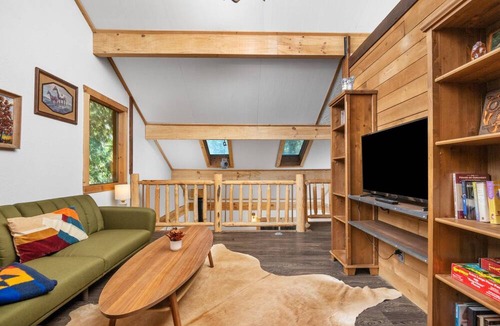 Zigzag House | Mystic Mountain, *Pet Friendly*, Steam Sauna, 11 Miles to Govy Camp